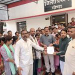 गोंडा के एक भी शिक्षक ने नहीं भरी ऑनलाइन हाजिरी, किया बहिष्कार